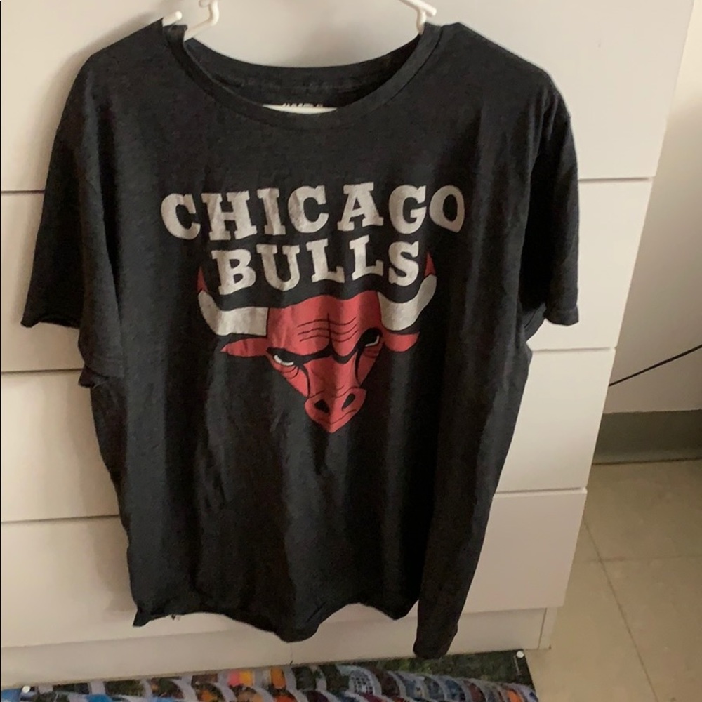 MENS Chicago bulls shirt SIZE XL